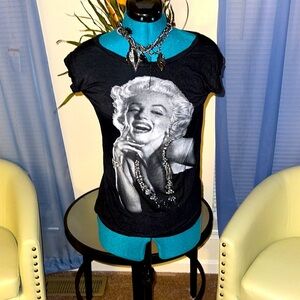 Pink & Berry | Marilyn Monroe B & W Hi-Lo Short Sleeve T-shirt​